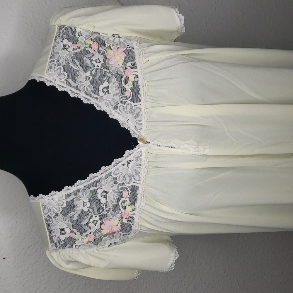Vintage Shadowline Floral Embroidered Lacey Nylon Night Gown Dress Size M Yellow